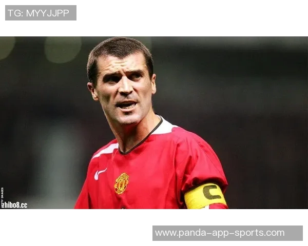 老师妙语连珠为学生讲述世界足球球星成长与拼搏故事